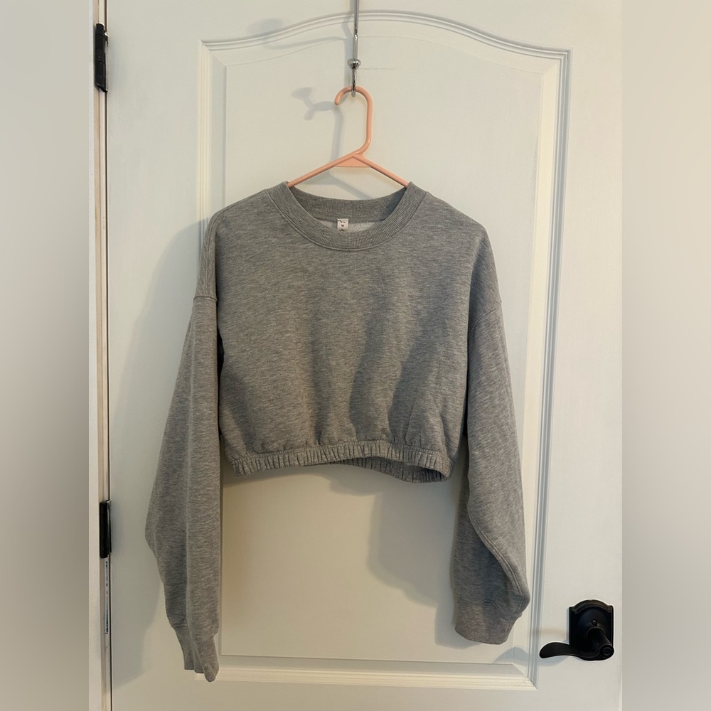 ALO Yoga Gray Cropped Crewneck Sweatshirt